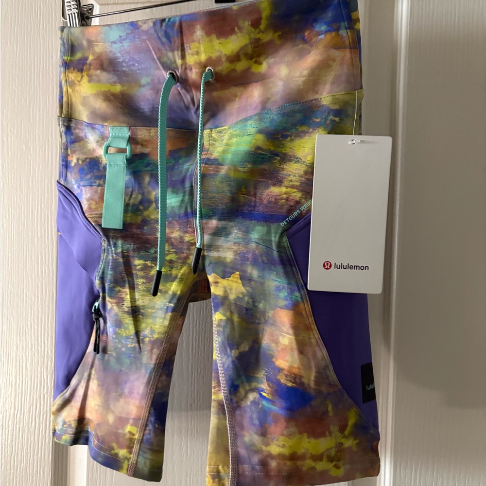 Lululemon Cargo SHR Hiking Short 8”- Size 4 (NWT)